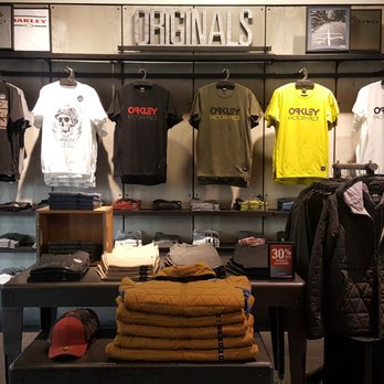 oakley stores