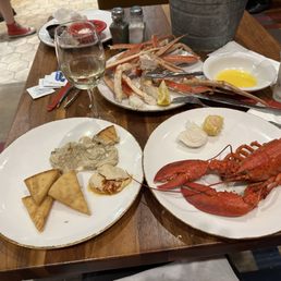 Whole lobster, babaganoush & hummus with great crispier pita bread, crab legs