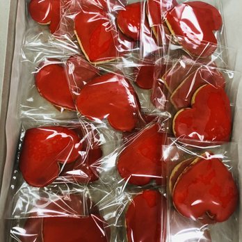 Becker's Bakery - Holiday with a Heart- 2021 - Bakeries Near Me - Manhattan Beach, California
