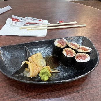 Poke Burri - Tuna roll - Sushi Bars Near Me - Philadelphia, Pennsylvania Poke Burri - Tuna roll - Sushi Bars Near Me - Philadelphia, Pennsylvania