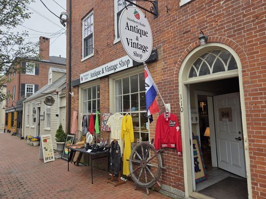 Strawberry Banke Antique and Vintage Shop by null