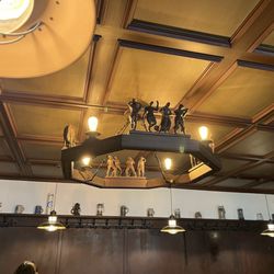 Goldener Löwe - Chandelier
