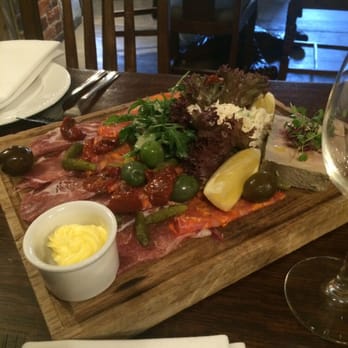 The Winning Post - Mixed platter starter - Pubs Near Me - Windsor, WNM
