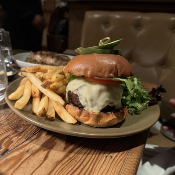 Landmark Tavern at Stone House - Stone House Burger - American Near Me - Warren, New Jersey