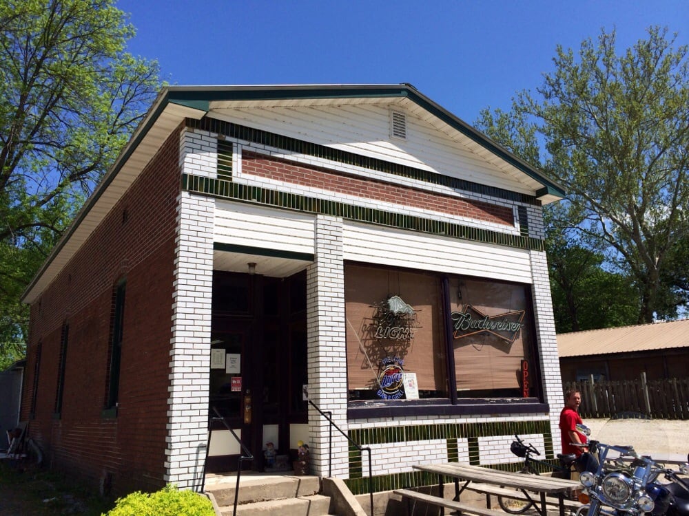 TRELOAR BAR & GRILL Updated August 2024 18 Reviews 16698 Texas St