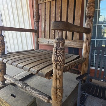 Hollier's Cajun Kitchen - Super duper waiting chair - Cajun/Creole Near Me - Sulphur, Louisiana