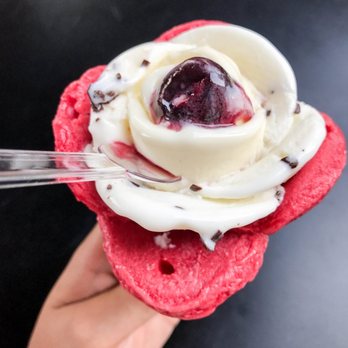 Amorino - Raspberry and Stratecialla - Ice Cream & Frozen Yogurt Near Me - Paris, 75 Amorino - Raspberry and Stratecialla - Ice Cream & Frozen Yogurt Near Me - Paris, 75
