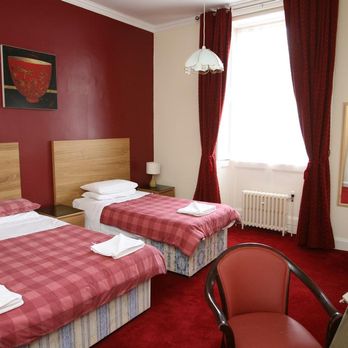 Clifton Hotel - Triple Ensuite - Hotels Near Me - Glasgow, GLG