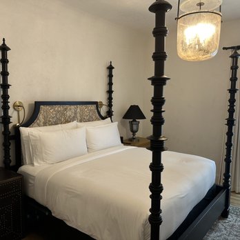 Commodore Perry Estate - Hotels Near Me - Austin, Texas Commodore Perry Estate - Hotels Near Me - Austin, Texas