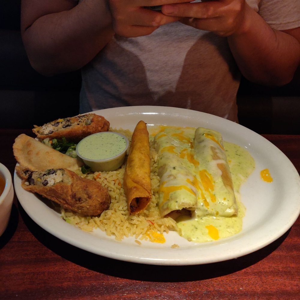 Gringo's Mexican Kitchen - Mariachi 2.0 combination plate - Mexican Near Me - Spring, Texas Gringo's Mexican Kitchen - Mariachi 2.0 combination plate - Mexican Near Me - Spring, Texas