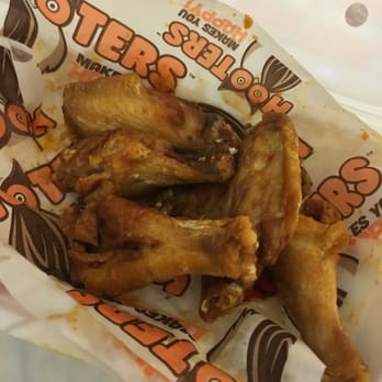 Hooters - Nasty food... Went straight in the trash!!! - Chicken Wings Near Me - San Antonio, Texas