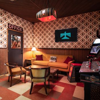 Thunderbird Lounge - Chill living room - Lounges Near Me - Phoenix, Arizona Thunderbird Lounge - Chill living room - Lounges Near Me - Phoenix, Arizona