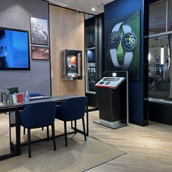 TAG Heuer Outlet - Shopping and service area.