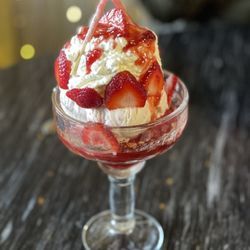 Nana's Ice Cream & Coffee House - Strawberry Shortcake Sundae
