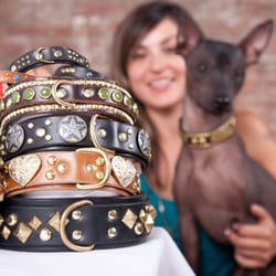 Paco Collars - Photo  molly decoudreaux