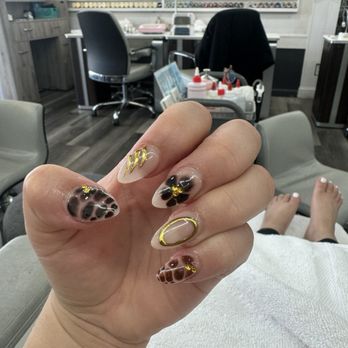 Skylar Nail Spa - Full set and pedicure - Nail Salons Near Me - Los Angeles, California