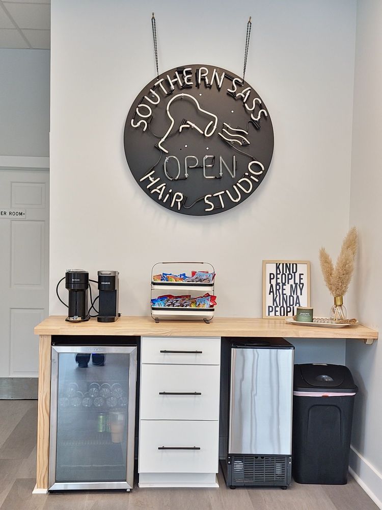 Southern Sass Hair Studio Logo