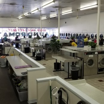 Squeaky's Laundromat - Laundromat Near Me - Greeley, Colorado Squeaky's Laundromat - Laundromat Near Me - Greeley, Colorado