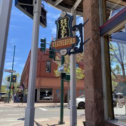 Charly's Pub & Grill - Weatherford hotel