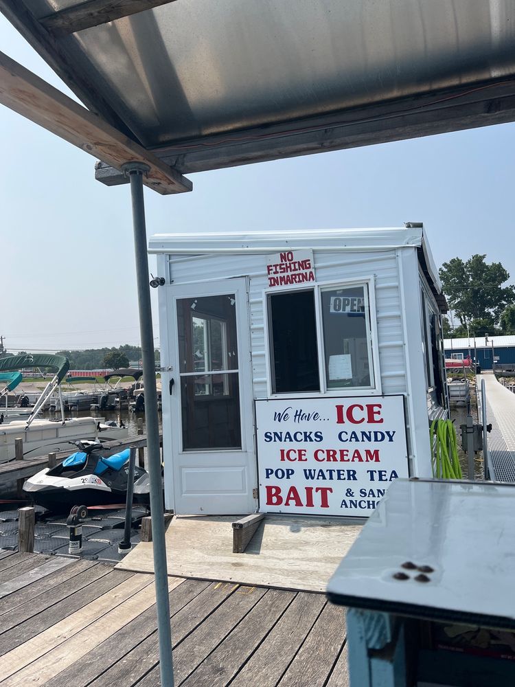 BRIAN’S LAKESIDE MARINA Updated June 2024 10 Photos 8320 W