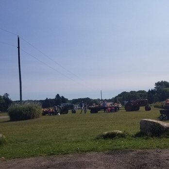 Knapton's - Raspberries Pumpkins & Orchard - Pumpkins stand and tractors - Fruits & Veggies Near Me - Rockford, Minnesota Knapton's - Raspberries Pumpkins & Orchard - Pumpkins stand and tractors - Fruits & Veggies Near Me - Rockford, Minnesota