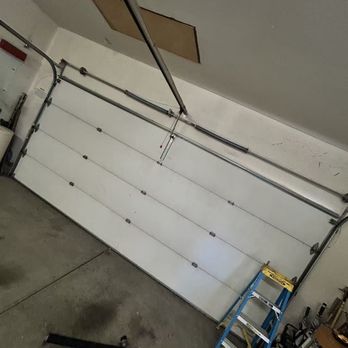 Stunning Garage Door - The garage door works well now. - Garage Door Services Near Me - Rancho Cucamonga, California Stunning Garage Door - The garage door works well now. - Garage Door Services Near Me - Rancho Cucamonga, California