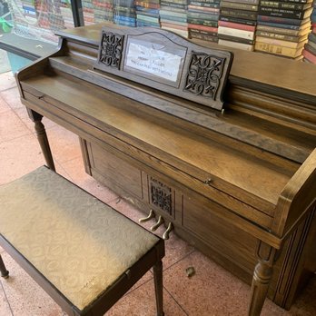 Persnickety Books - Piano - Used Bookstore Near Me - Burlington, North Carolina Persnickety Books - Piano - Used Bookstore Near Me - Burlington, North Carolina