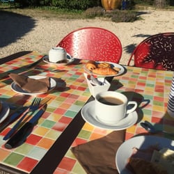 Canto Cigalo - One of the lovely patio tables where we had breakfast.