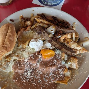 Los Chilakillers - Chilaquiles de Longhorn con Campechana - Mexican Near Me - Austin, Texas