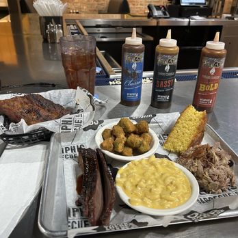 Memphis Barbecue - Ribs, Brisket and Pulled Pork with Macaroni and Cheese and Okra - Barbeque Near Me - Horn Lake, Mississippi Memphis Barbecue - Ribs, Brisket and Pulled Pork with Macaroni and Cheese and Okra - Barbeque Near Me - Horn Lake, Mississippi