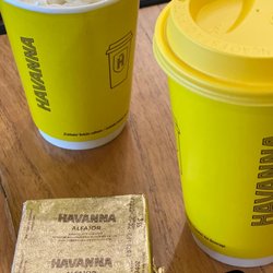 Havanna - Leche chocolatada, alfajor y café para llevar.