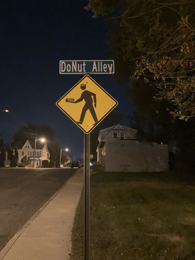 KRUMPE’S DONUT SHOP 109 Photos & 247 Reviews 912 Maryland Ave