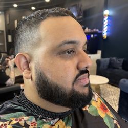 Handsome Boxx - Skin taper fade 
With a beard trim and edged with a skin fade