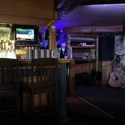 Stonewater Pub - Bar/stage