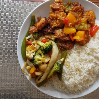 Smart and Morris - Steam rice with steam vegetables and stew chicken breast - Seafood Near Me - Toronto, Ontario Smart and Morris - Steam rice with steam vegetables and stew chicken breast - Seafood Near Me - Toronto, Ontario