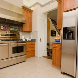 Abbey House Inn - Chef's kitchen with cherry cabinets & stainless steel appliances.