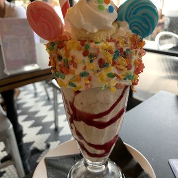 Mom's Kitchen & Bar - Bars Near Me - Astoria, New York Mom's Kitchen & Bar - Bars Near Me - Astoria, New York