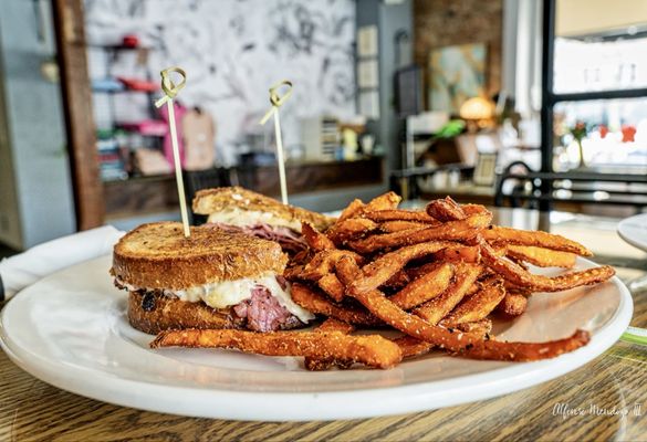 Oliver's Corner Bistro by null