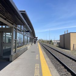 Burlington GO Station - Platform lines