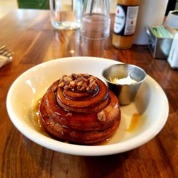 Floret - Vegan cinnamon roll - Vegetarian Near Me - Seattle, Washington Floret - Vegan cinnamon roll - Vegetarian Near Me - Seattle, Washington