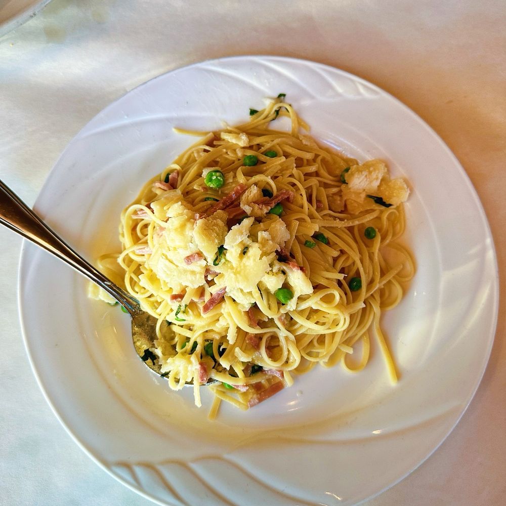 Carlucci Rosemont - Linguine con Prosciutto di Parma - Italian Near Me - Rosemont, Illinois Carlucci Rosemont - Linguine con Prosciutto di Parma - Italian Near Me - Rosemont, Illinois
