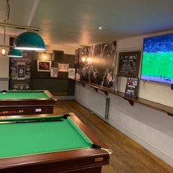 Earl Of Cornwall - Pool tables and lots of tvs for sports
