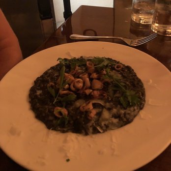 Oliva Enoteca - Calamari with black squid ink risotto - Italian Near Me - Mérida, YUC Oliva Enoteca - Calamari with black squid ink risotto - Italian Near Me - Mérida, YUC