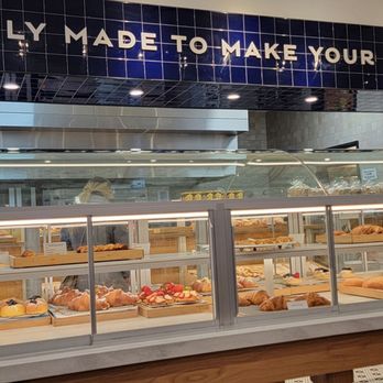 Paris Baguette - Self serve display cases. - Bakeries Near Me - Roseville, California