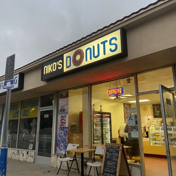 Niko’s Donuts - the outside of a donut shop - Donuts Near Me - Redondo Beach, California Niko’s Donuts - the outside of a donut shop - Donuts Near Me - Redondo Beach, California