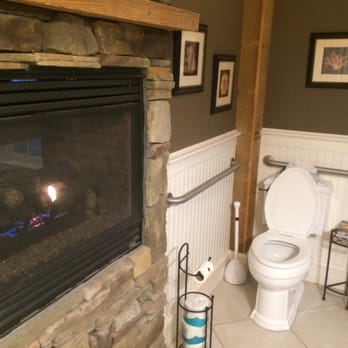 Gazebo Inn Ogunquit - Barn suite 4: dual side fireplace - Bed & Breakfast Near Me - Ogunquit, Maine