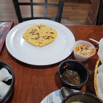 El Quetzal - pupusa - Latin American Near Me - Chicago, Illinois