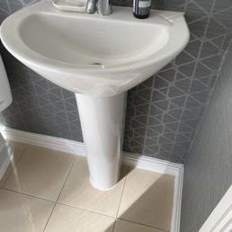 Little pedestal sink