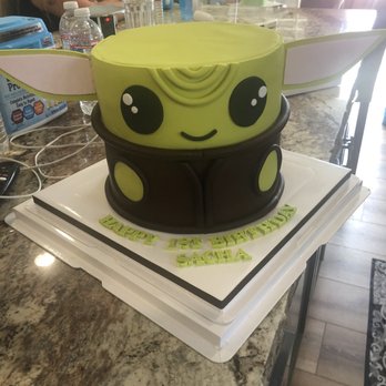 DH Cake Studio - Baby Yoda cake - Cupcakes Near Me DH Cake Studio - Baby Yoda cake - Cupcakes Near Me