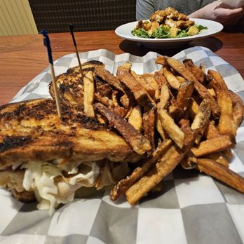McGillicuddy's Irish Pub - Reagan with Cole slaw - Irish Pub Near Me - Waterbury, Vermont McGillicuddy's Irish Pub - Reagan with Cole slaw - Irish Pub Near Me - Waterbury, Vermont